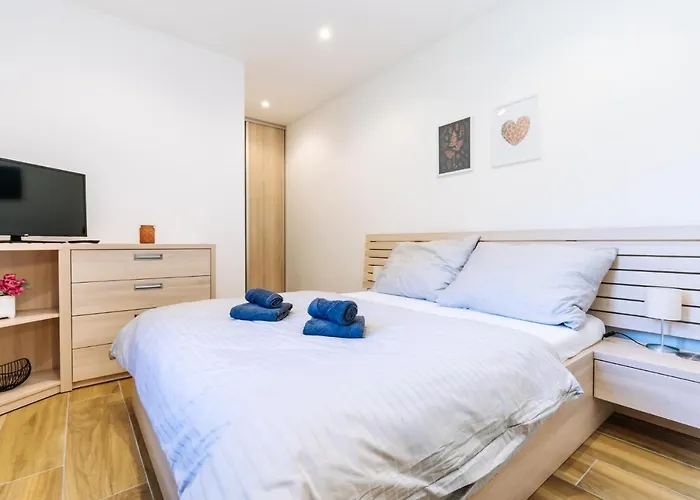 Apartment Hugo Blatna